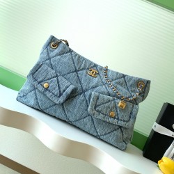 880 Chanel 25K is worthy of Chanel denim really too heartwarming pocket on the front immediately make the classic diamond grid more a sense of function retro generous object is too exquisite armpit back is too practical capacity can be loaded with daily e