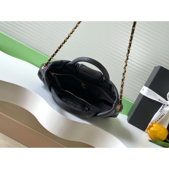 730 Chanel 25K bow is coming this season is the bow element deep poke my teenage heart clothes look so much better price is also much better than the handmade shop bag the hottest two denim flap chain bag similar to the airport bag is very light and fashi