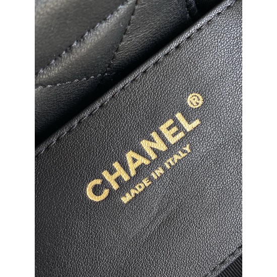 730 Chanel 25K bow is coming this season is the bow element deep poke my teenage heart clothes look so much better price is also much better than the handmade shop bag the hottest two denim flap chain bag similar to the airport bag is very light and fashi