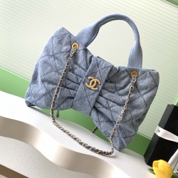 750 Chanel 25K bow comes denim this season is the bow element deep poke my teenage heart clothes look so much better price is also much better than the handmade shop bag the hottest two denim flap chain bag similar to the airport bag is very light and fas
