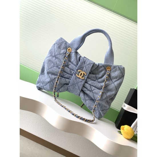 750 Chanel 25K bow comes denim this season is the bow element deep poke my teenage heart clothes look so much better price is also much better than the handmade shop bag the hottest two denim flap chain bag similar to the airport bag is very light and fas