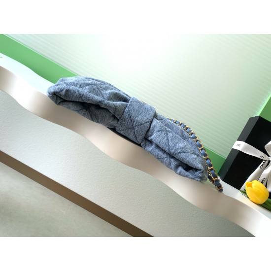 750 Chanel 25K bow comes denim this season is the bow element deep poke my teenage heart clothes look so much better price is also much better than the handmade shop bag the hottest two denim flap chain bag similar to the airport bag is very light and fas