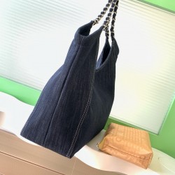 650 Chanel Cowboy Large Cowboy Bag Chanel Chanel Classic Perpetual Model vintega Cowboy Tote Chain Bag Double c Large Logo Bag Classic in the ceiling in kind is really durable and practical very good with the capacity is also super large Model No. AS2138 