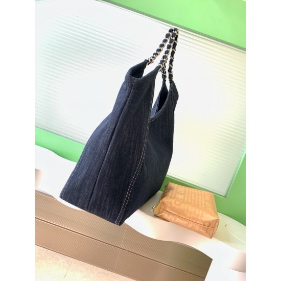 650 Chanel Cowboy Large Cowboy Bag Chanel Chanel Classic Perpetual Model vintega Cowboy Tote Chain Bag Double c Large Logo Bag Classic in the ceiling in kind is really durable and practical very good with the capacity is also super large Model No. AS2138 