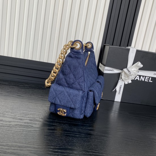 750 Cowboy Chane125C Early Spring Collection AS5339 Hoho Hippie Bag Double pocket design is very special The effect on the body is really great Casual and elegant Metal chain Trendy and retro Capacity is very large Size 223115cm