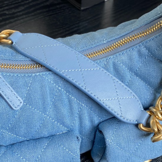 750 Cowboy Chane125C Early Spring Collection AS5339 Hoho Hippie Bag Double pocket design is very special The effect on the body is really great Casual and elegant Metal chain Trendy and retro Capacity is very large Size 223115cm