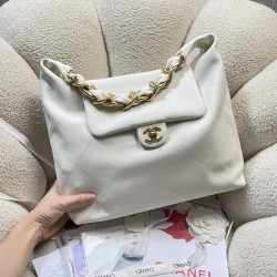 930 25k underarm bag hippie hobo bag is too cool 25k hippie hobo bag classic large diamond lattice big thick chain point 8 heavy gold chain is very sense of points the surface of the old effect is very Vintage sense of the bag body soft capacity is very l