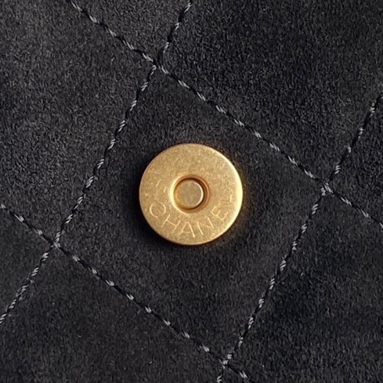 810 Chane125C show models HOBO BAG hippie bag AS5293 special design style glossy cowhide leather with gold metal super absolutely good with the upper body feel much better than the picture capacity is very touching left and right sides and double C logo e