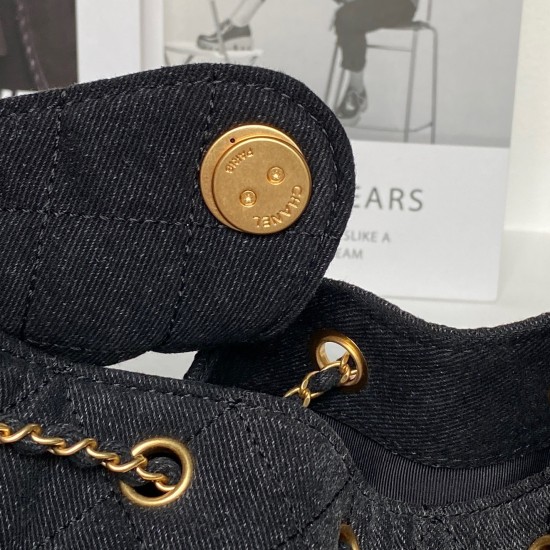 860 Chane125C show models HOBO BAG hippie bag AS5311 unique design style denim with gold metal super absolutely good with the upper body feel much better than the picture capacity is very touching left and right sides and double C logo elegant retro Paris