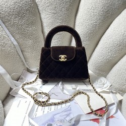 600 Spot 24A Kelly Handle Bag Velvet Cloth Fashion is a cycle of popular vintage kelly was redesigned by Chanel revitalized vintage Kelly with the classic handle handles named in the base plus leather through the chain shoulder strap to subvert the tradit