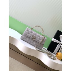 580 25A Cross Handle Leather Horizontal Large Horizontal flap design Retro and fashionable Leather interlocking chain handle is absolutely beautiful High-end sense of full of feel is also first-class Whether you are shoulder or handheld can easily manage 