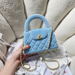 600 Spot 24A Kelly Handle Bag Velvet Cloth Fashion is a cycle of popular vintage kelly was redesigned by Chanel revitalized vintage Kelly with the classic handle handles named in the base plus leather through the chain shoulder strap to subvert the tradit