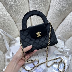 600 Spot 24A Kelly Handle Bag Velvet Cloth Fashion is a cycle of popular vintage kelly was redesigned by Chanel revitalized vintage Kelly with the classic handle handles named in the base plus leather through the chain shoulder strap to subvert the tradit
