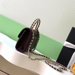 580 25A Cross Handle Leather Horizontal Large Horizontal flap design Retro and fashionable Leather interlocking chain handle is absolutely beautiful High-end sense of full of feel is also first-class Whether you are shoulder or handheld can easily manage 