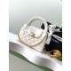630 25c Kelly handle bag Fashion is a cycle of popular vintage kelly was redesigned by Chanel revitalized vintage Kelly to the classic handle handbag name in the base plus leather through the chain shoulder strap subversion of the traditional more casual 