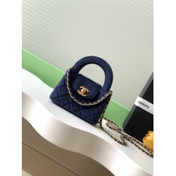 560 25a Kelly Velvet Fashion is a reincarnation of the popular vintage Kelly was redesigned by Chanel vintage Kelly with the classic handle hand out of the name in the base plus leather through the chain shoulder strap subvert the tradition of more casual