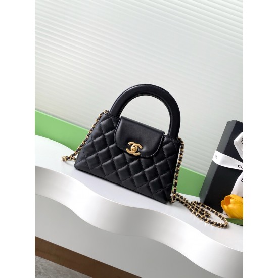 630 25c Kelly Lambskin Fashion is a cycle of popular vintage Kelly was redesigned by Chanel revitalization of vintage Kelly to the classic handle handle name in the base plus leather through the chain shoulder strap subvert the tradition of more casual an