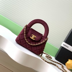 560 25a Kelly Velvet Fashion is a reincarnation of the popular vintage Kelly was redesigned by Chanel vintage Kelly with the classic handle hand out of the name in the base plus leather through the chain shoulder strap subvert the tradition of more casual