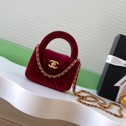 560 25a Kelly Velvet Fashion is a reincarnation of the popular vintage Kelly was redesigned by Chanel vintage Kelly with the classic handle hand out of the name in the base plus leather through the chain shoulder strap subvert the tradition of more casual