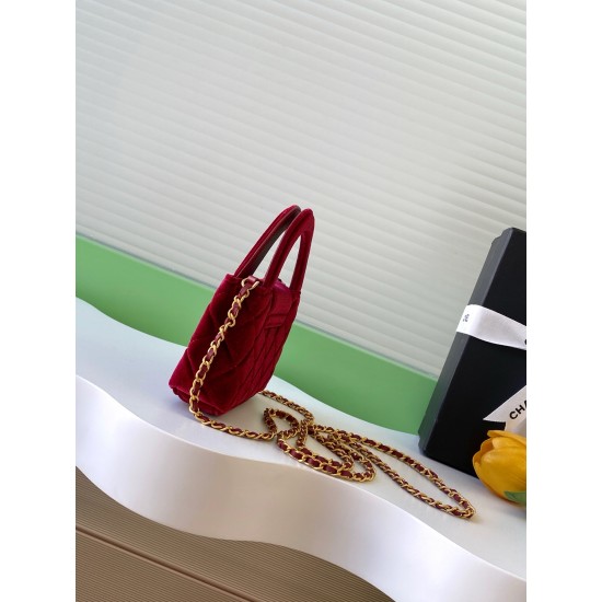 560 25a Kelly Velvet Fashion is a reincarnation of the popular vintage Kelly was redesigned by Chanel vintage Kelly with the classic handle hand out of the name in the base plus leather through the chain shoulder strap subvert the tradition of more casual