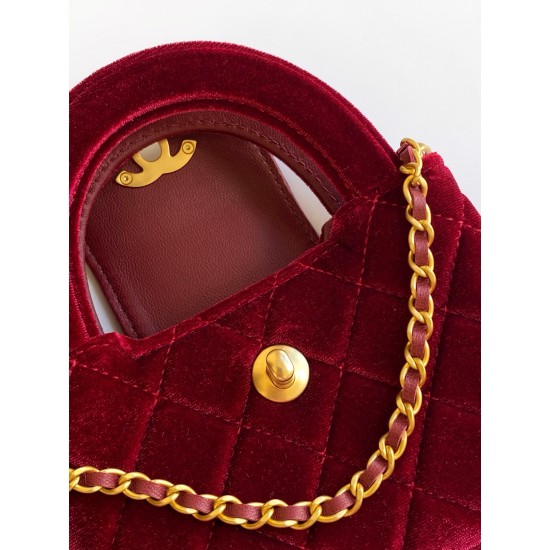 560 25a Kelly Velvet Fashion is a reincarnation of the popular vintage Kelly was redesigned by Chanel vintage Kelly with the classic handle hand out of the name in the base plus leather through the chain shoulder strap subvert the tradition of more casual