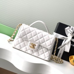 760 25p kelly super texture 25p kelly take it is who's dream bag can be hand-carried can be shoulder can be crossbody not a little girl can refuse this bag ah come on chanel you really very good to take our overall super texture model number AS5355 size 1