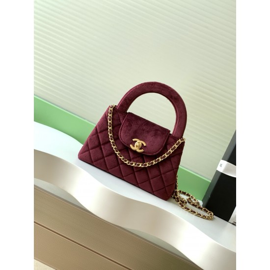 630 25a Kelly Velvet Fashion is a reincarnation of the big hit vintage Kelly was redesigned by Chanel vintage Kelly to the classic handle hand out of the name in the base plus leather through the chain shoulder strap to subvert the tradition of more casua