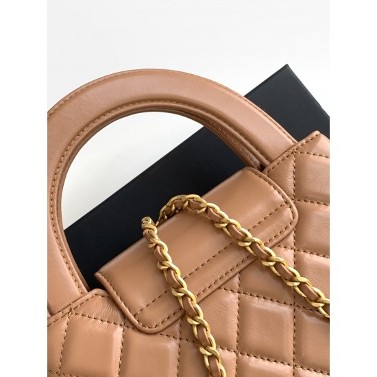 630 25c Kelly handle bag Fashion is a cycle of popular vintage kelly was redesigned by Chanel revitalized vintage Kelly to the classic handle handles named in the base plus leather through the chain shoulder strap to subvert the tradition of more casual a