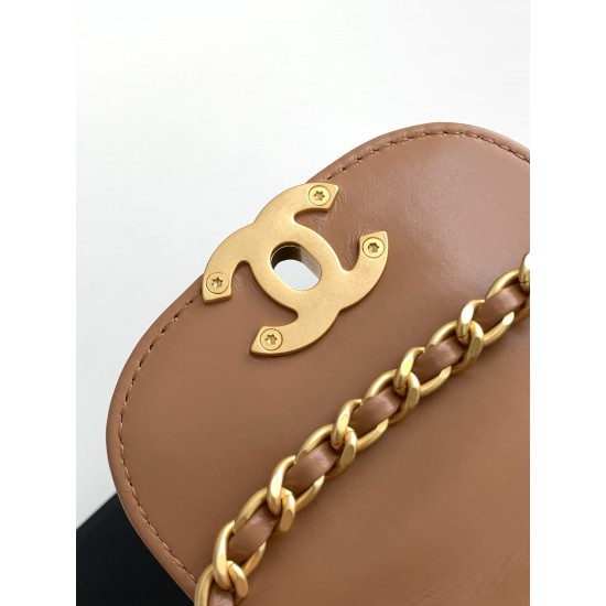 630 25c Kelly handle bag Fashion is a cycle of popular vintage kelly was redesigned by Chanel revitalized vintage Kelly to the classic handle handles named in the base plus leather through the chain shoulder strap to subvert the tradition of more casual a