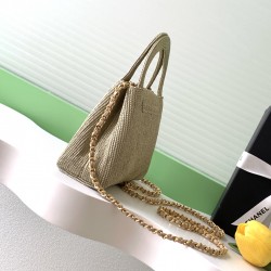 780 25c Kelly EditFashion is a cycleBig hit vintage Kelly was redesigned and revitalized by ChanelVintage Kelly is named after the classic handle handle in the base plus a leather chain shoulder strapSubverting the tradition is more casual and convenientM