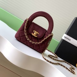 560 25a Kelly Velvet Fashion is a reincarnation of the popular vintage Kelly was redesigned by Chanel vintage Kelly with the classic handle hand out of the name in the base plus leather through the chain shoulder strap subvert the tradition of more casual