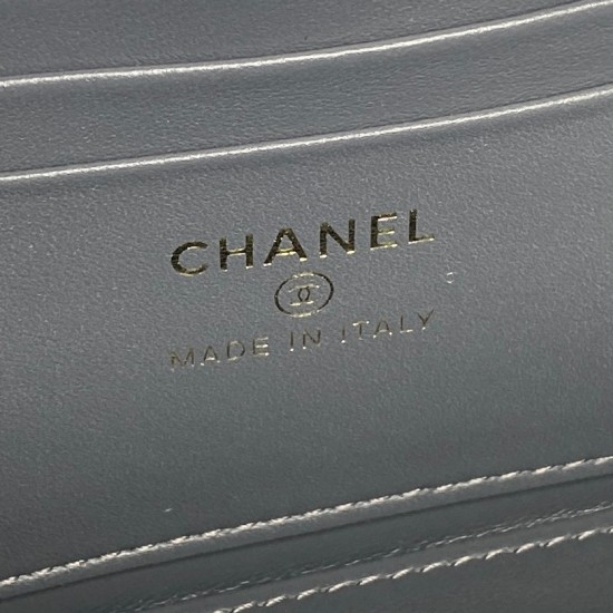 710 Chane124B rhinestone handle cosmetic bag AP4842 really good look at first sight fell in love with the design of the handle is too exquisite diamonds in the glittering heartwarming to the small body of the bag unique spiral handle and the combination o