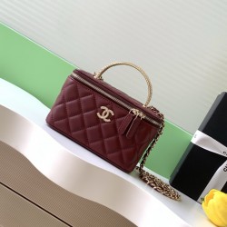 680 25b Double C logo with diamonds Cosmetic case Exquisite handle design more fashionable Lambskin with metal hardware texture wear-resistant and durable Classic design and style versatile and practical really exquisite Oh high value Small more and more 