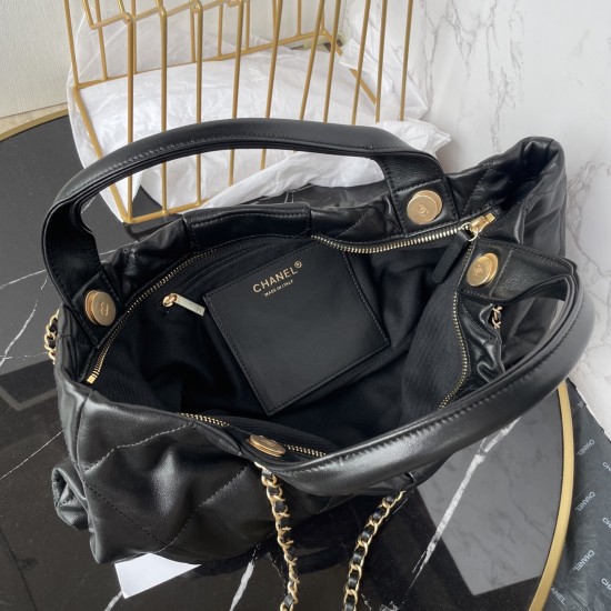 780 Chanel 25C fall and winter runway bow bag design and style analysis Material variety of styles changeable practical aesthetics of daily elegance despite the appearance of charming and exquisite practicality and capacity has also been a perfect balance