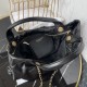 780 Chanel 25C fall and winter runway bow bag design and style analysis Material variety of styles changeable practical aesthetics of daily elegance despite the appearance of charming and exquisite practicality and capacity has also been a perfect balance