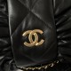 780 Chanel 25C fall and winter runway bow bag design and style analysis Material variety of styles changeable practical aesthetics of daily elegance despite the appearance of charming and exquisite practicality and capacity has also been a perfect balance