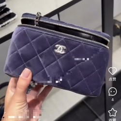 680 black dark date red burgundy brown purple orchid pink 7 colors to choose from silk diamonds gold beads buckle OHANEL 25B explosive box bag subtle chic chain small cosmetic case can be put down the capacity of the phone is very touching very practical 