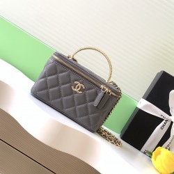 680 25b Double C logo with diamonds Cosmetic case Exquisite handle design more fashionable Lambskin with metal hardware texture wear-resistant and durable Classic design and style versatile and practical really exquisite Oh high value Small more and more 