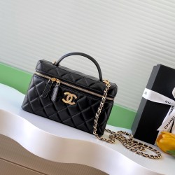 610 Chanel Sheepskin Mandarin Ducks Buckle 25C LP Handle Cosmetic Bag Box Bag Color very classic and durable shape pleasant pleasant capacity is also very large sun put two large cell phones is also more than enough love love shoulder strap can also be fr