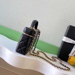 610 Chanel Sheepskin Mandarin Ducks Buckle 25C LP Handle Cosmetic Bag Box Bag Color very classic and durable shape pleasant pleasant capacity is also very large sun put two large cell phones is also more than enough love love shoulder strap can also be fr