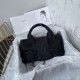 650 Chanel 25C fall and winter runway bow bag design and style analysis Material variety of styles changeable practical aesthetics of daily elegance despite the appearance of charming and exquisite practicality and capacity has also been a perfect balance