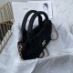 650 Chanel 25C fall and winter runway bow bag design and style analysis Material variety of styles changeable practical aesthetics of daily elegance despite the appearance of charming and exquisite practicality and capacity has also been a perfect balance
