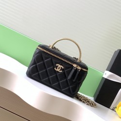 680 25b Double C logo with diamonds Cosmetic case Exquisite handle design more fashionable Lambskin with metal hardware texture wear-resistant and durable Classic design and style versatile and practical really exquisite Oh high value Small more and more 