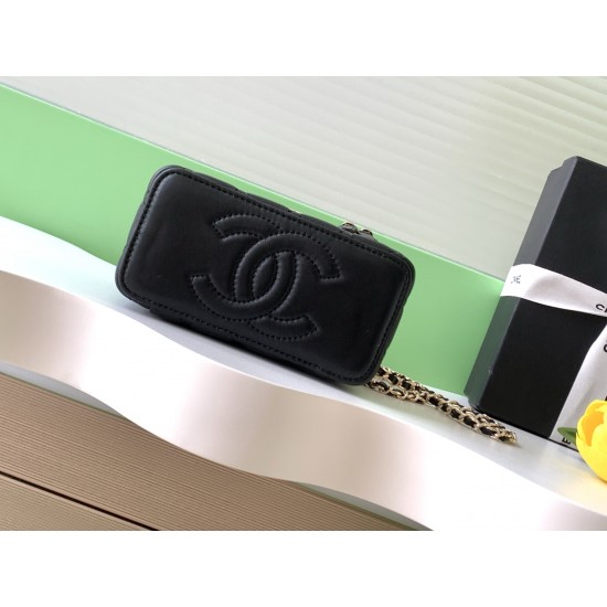 680 25b Double C logo with diamonds Cosmetic case Exquisite handle design more fashionable Lambskin with metal hardware texture wear-resistant and durable Classic design and style versatile and practical really exquisite Oh high value Small more and more 