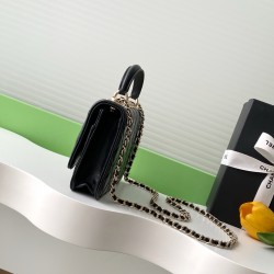 730 Drill Buckle Shining thousand gold Chanel Drill Buckle The real thing is really beautiful thousand gold both look and feel more exquisite than ever Chain hole and the letters on the metal bar are this with small diamonds in different light shines diff