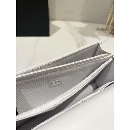 580 Chane1 24P Rhinestone Handle Woc Fragrance really fall in love at a glance Handle and Logo rhinestone details Blingbling really too la lining just enough size will be a high use of the bag AP3797 Size 185116cm