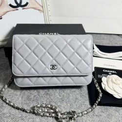 420 top original single 2020 spring and summer new version WOC33814 wealth bag imported original sheepskin classic diamond lattice and leather through the metal chain of the classic design appearance and the same as the previous classic Woc difference is 