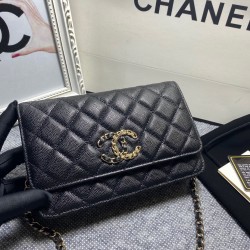 450 large explosive Chane AP1794 2020 new imported cowhide leather fine ball pattern woc too love at a glance on the logo than the classic model of the larger half wear leather half wear gold chain very delicate capacity do not worry about the capacity to