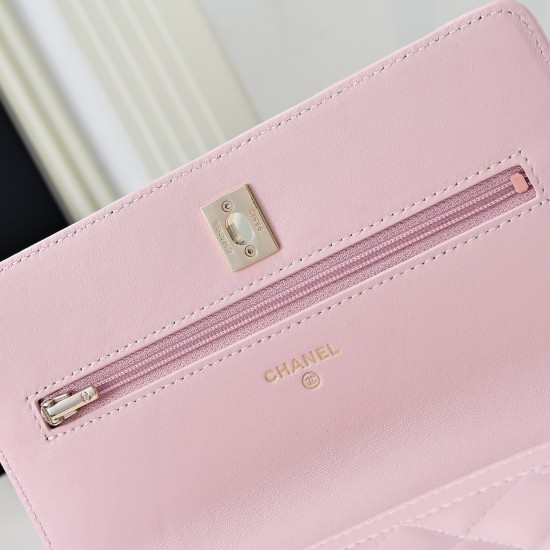 600 25P new woven handle woc Each has a unique highlight and careful color Tiny double C Logo throughout the body is a classic element of the bag handle is the finishing touch of the delicate revealed the introverted high-level object is super beautiful I