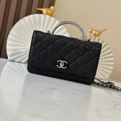 630 New Shipping Chane 25P 25p woc stewardess bag enamel buckle resin wrist hidden models it black and silver color scheme handle can be salt and sweet silver logo full organza bag type can be loaded not waste the most important is 25p hidden models bubbl